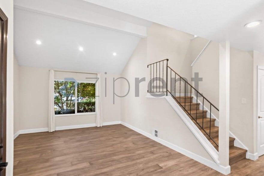 Building Photo - Unit