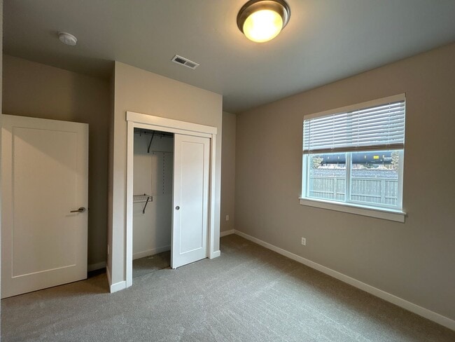 Building Photo - Luxury 2BR Duplex Near Old Mill District & Trails – PENDING APPLICATION