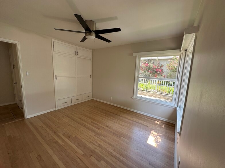 Front Bedroom (prior to blinds) - 1033 Pearl St