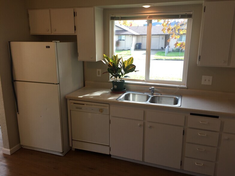 Building Photo - 520 N 38th Pl
