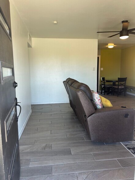 Front Entry Way - 3804 Titanic Ave