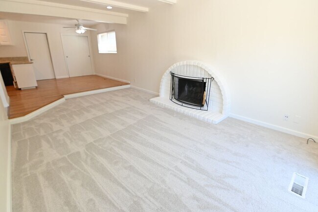 Building Photo - 5659 Lathrop Dr