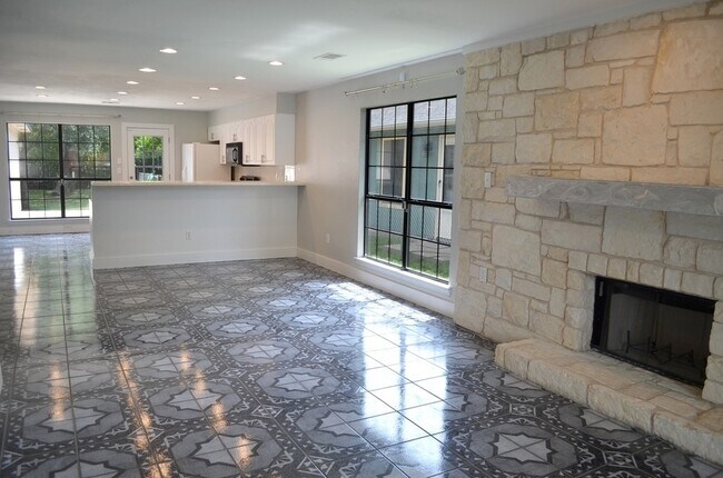 Building Photo - 6400 Santos St