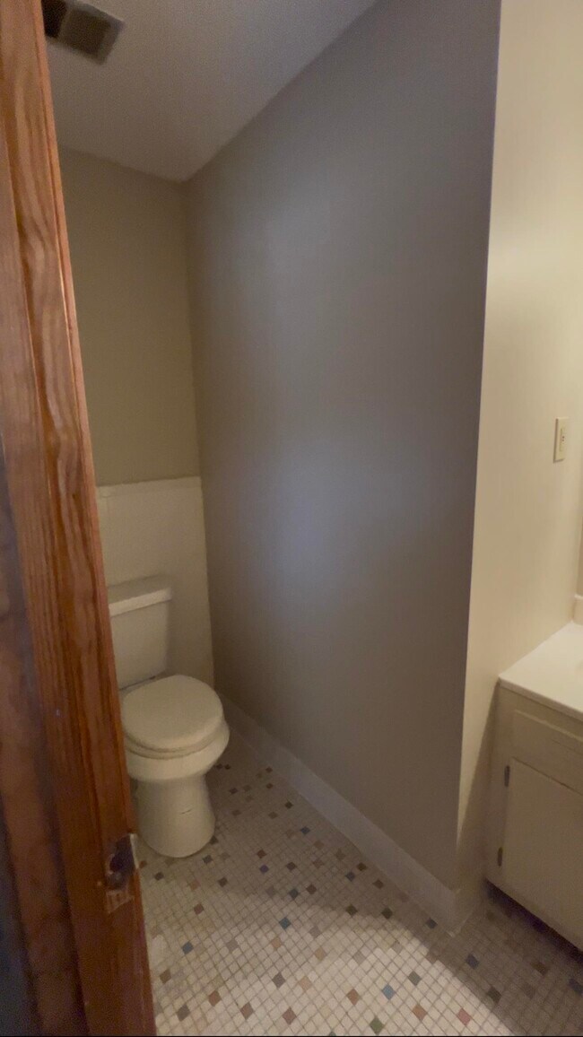 Building Photo - 3611 Naylor Dr
