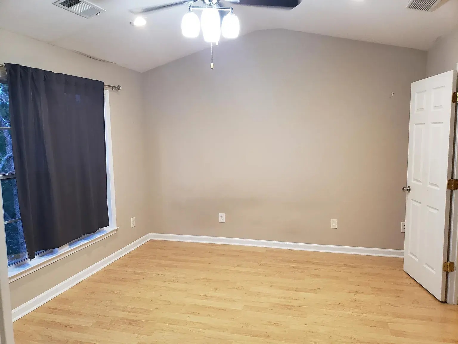 Building Photo - 3396 Lathenview Ct