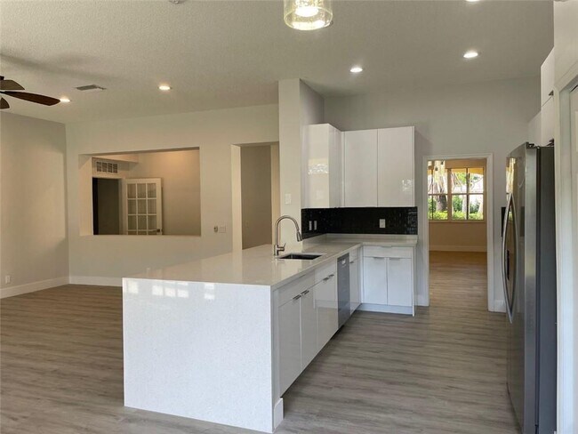 Building Photo - 4293 Laurel Ridge Cir