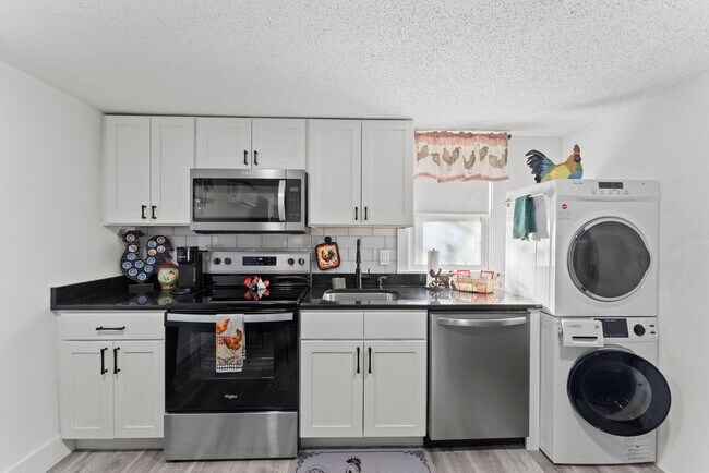 Building Photo - Stylish/Fully Furnished  2-Bedroom Retreat Near Campus & Downtown Columbia