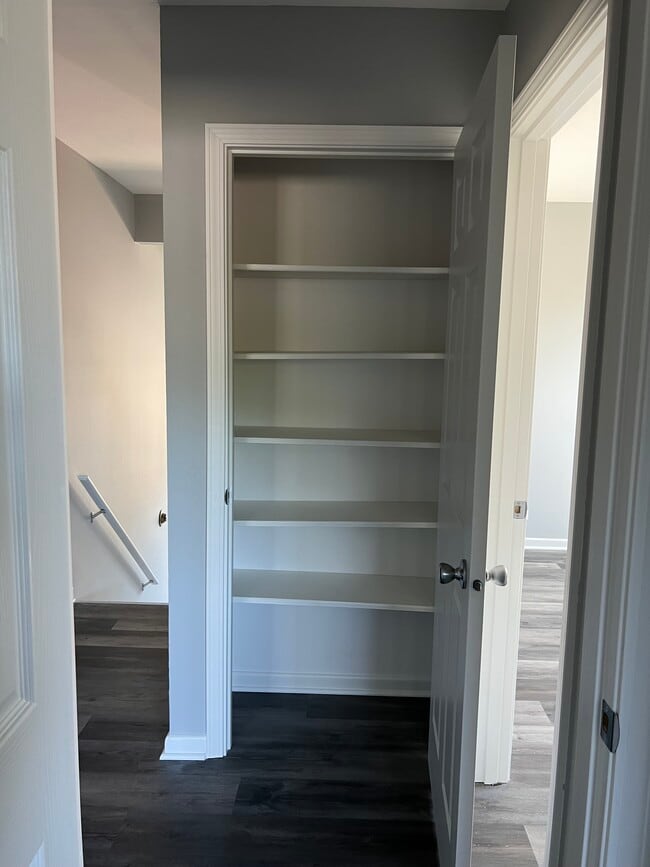 Building Photo - 385 Dover Ln