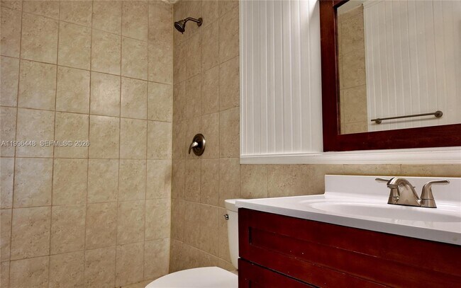 Building Photo - 1021 N Victoria Park Rd