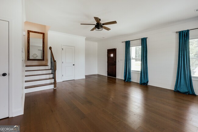 Building Photo - 499 Little Oak St
