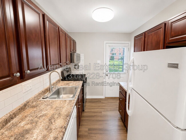 Building Photo - 236 Solon Dr