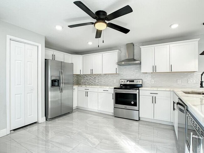 Building Photo - 4650 10th Ave S