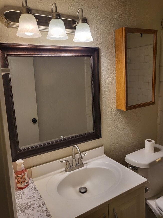 Building Photo - 515 Claire Ct