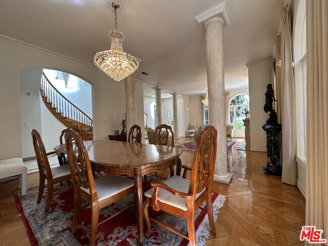 Building Photo - 623 Palisades Ave