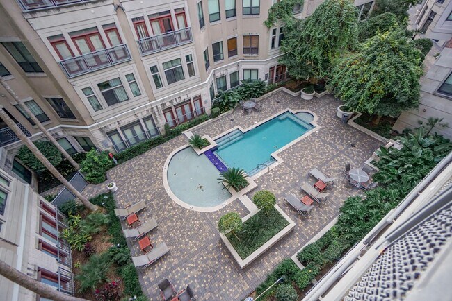 Building Photo - 1901 Post Oak Blvd