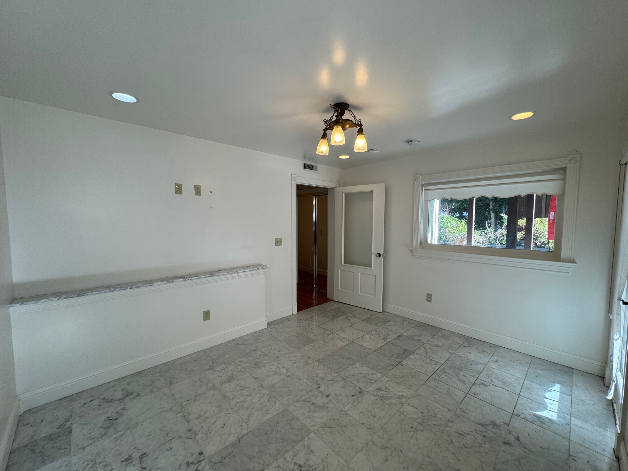 Building Photo - 2112 Santa Clara Ave