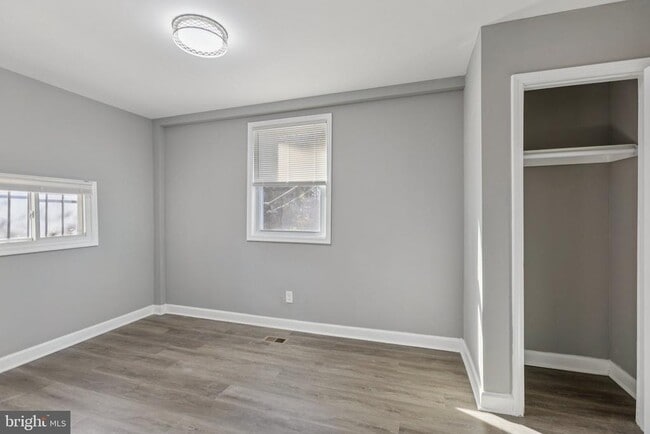 Building Photo - 405 34th St SE