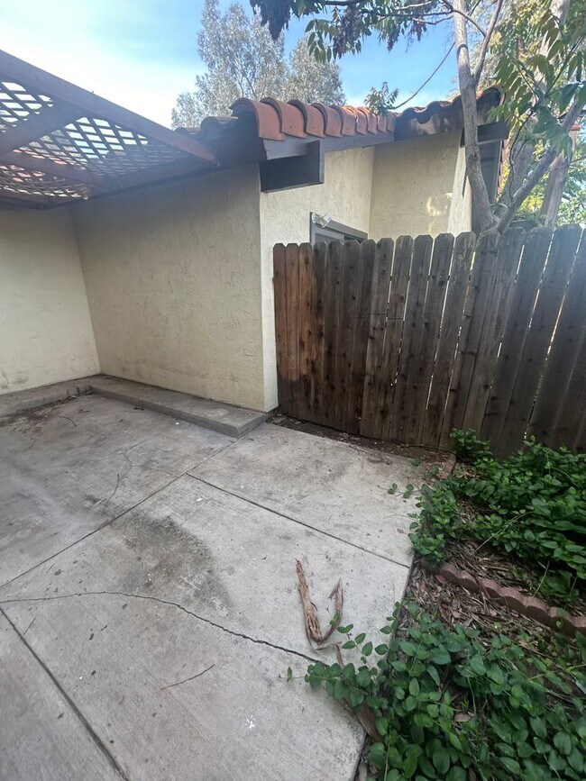 Building Photo - Beautiful Condo For Rent