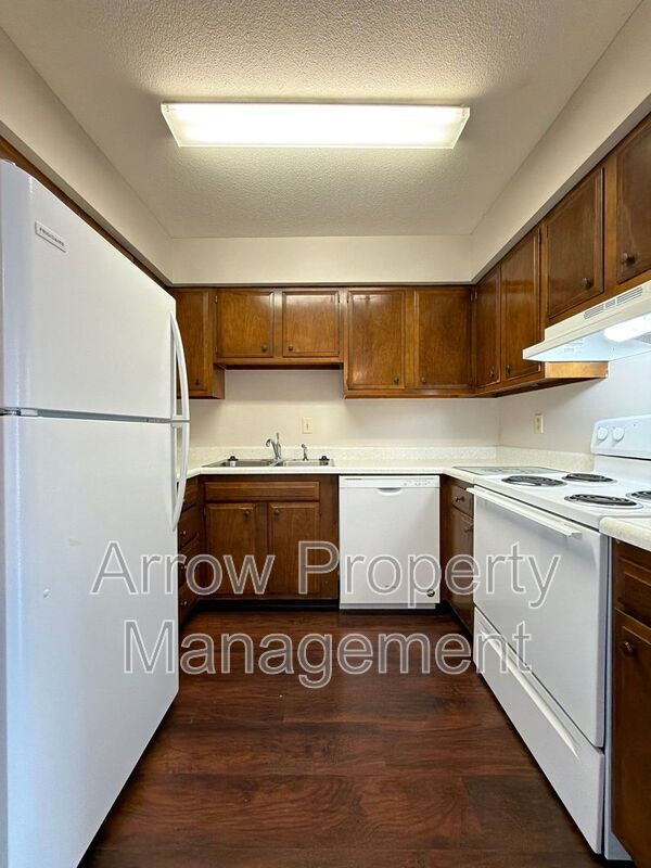 Building Photo - 3831 S 46th St