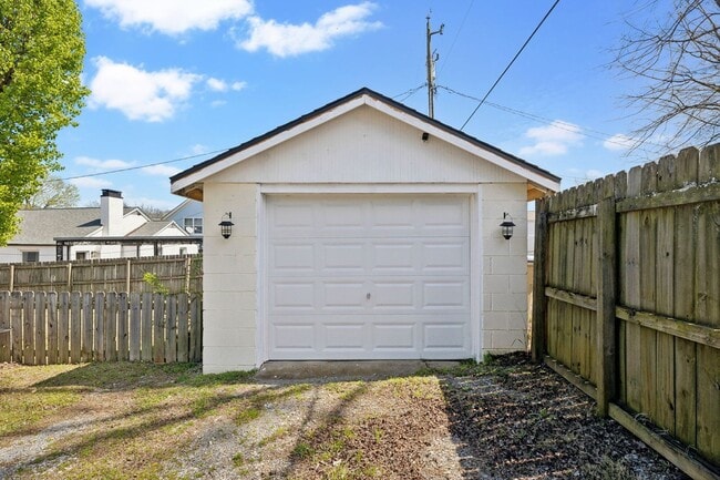 Building Photo - Charming Home For Rent - Less than $2000 p...