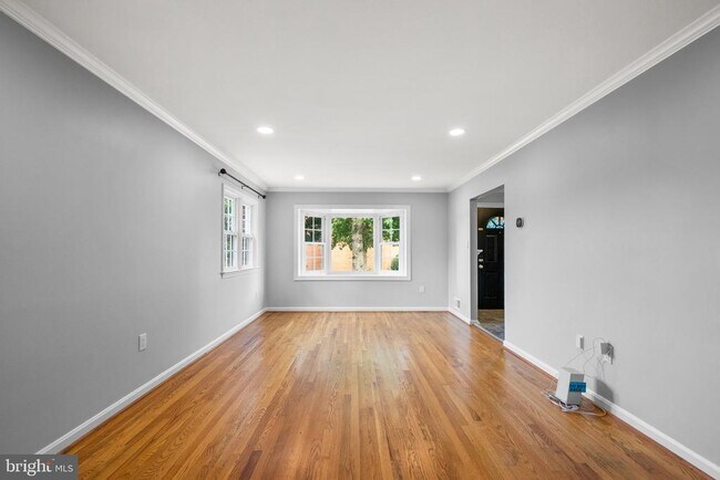 Building Photo - 3331 Spring Ln