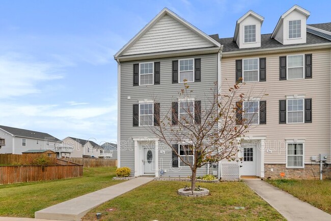 Building Photo - 38 Envy Ct