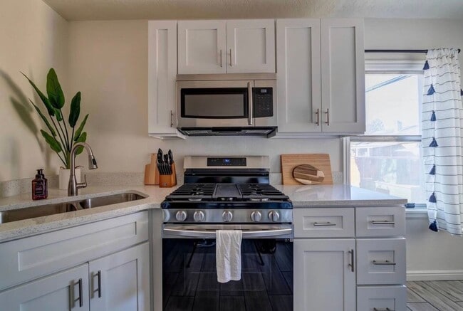 Building Photo - Cozy 4 bedroom 2 bath house in Provo