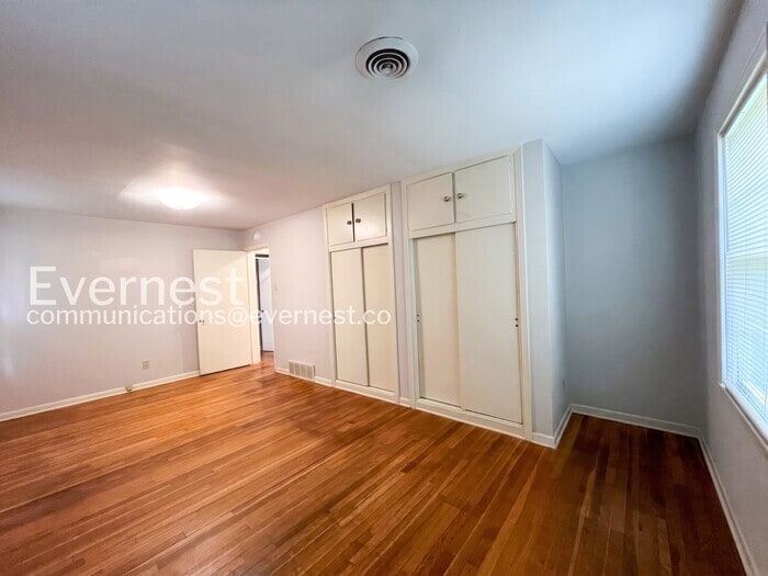 Building Photo - 4984 Welchshire Ave