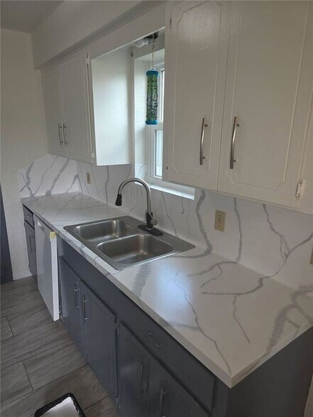 Building Photo - 6617 Meadowbreeze Pkwy