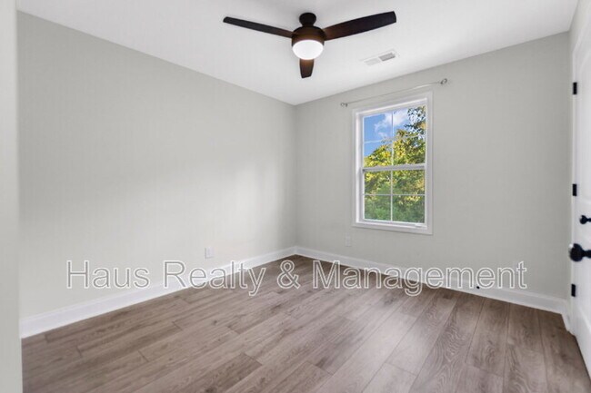 Building Photo - 152 Bonnell Dr