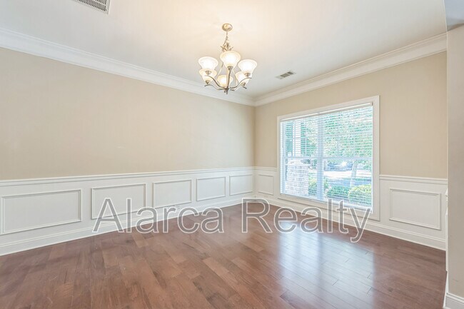 Building Photo - 1020 Ridgehaven Rd