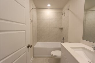Building Photo - 6686 Lahna Oak Dr