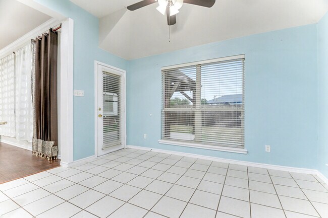 Building Photo - 5474 Golfside Dr