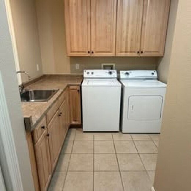 Building Photo - Luxury Living in Historic Brewer’s Hill 2010 N Buffum St. | 3 Bed, 2.5 Bath + Loft | $2,695/mo