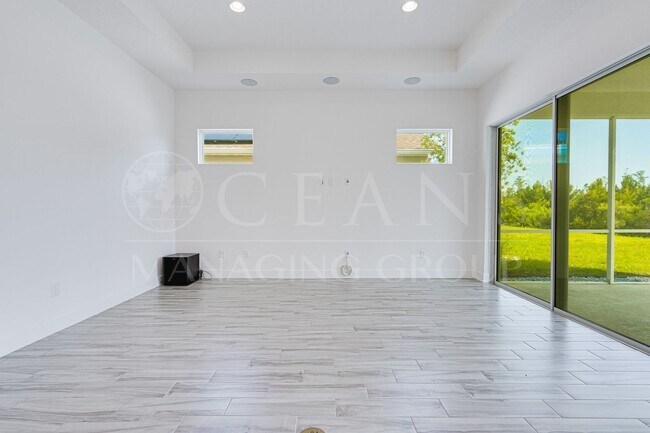 Building Photo - Luxurious 3-Bedroom Home Backing to a Natu...