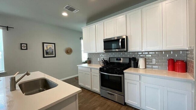 Building Photo - 128 Lacey Oak Lp