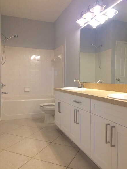 Building Photo - 4345 Bayside Village Dr