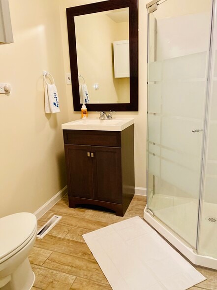 2nd bathroom - 8531 Pine Lake Rd