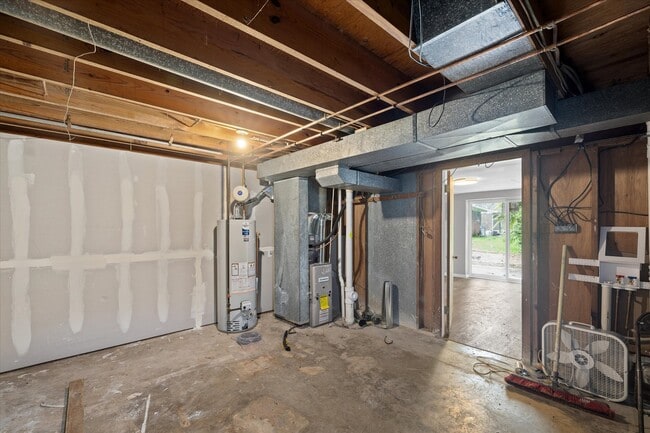 Building Photo - 1 Manor Dr