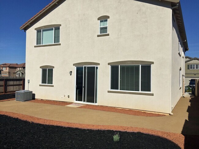 Building Photo - Beautiful 4 Bedroom 3 Bathroom 2700SF Rancho Cordova Home