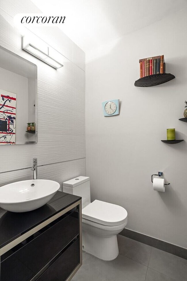 Building Photo - 255 E 49th St