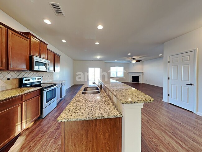 Building Photo - 657 Pemberton Dr