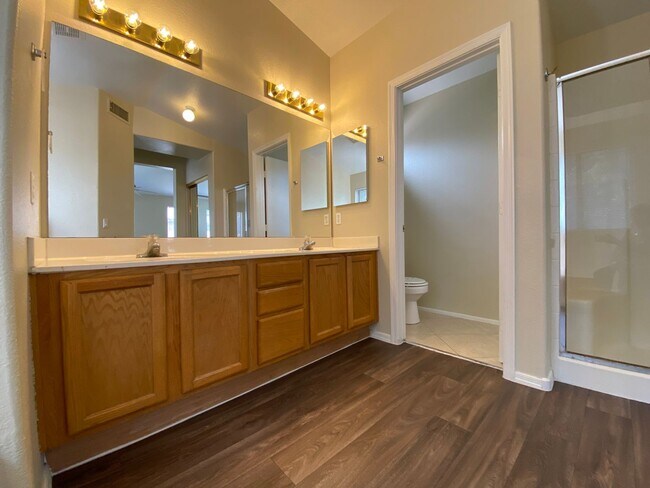 Building Photo - Spacious 4 bedroom home in Peoria!