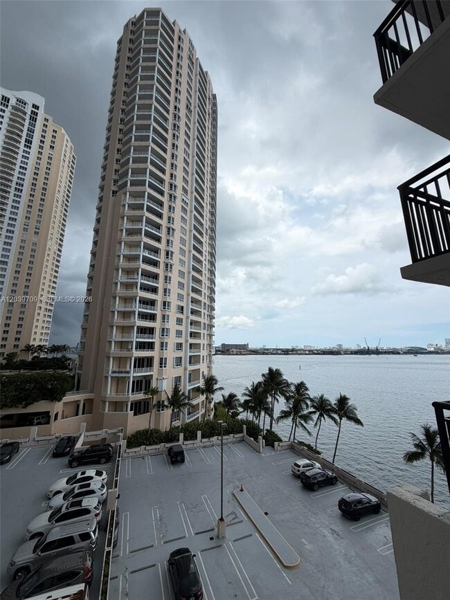 Building Photo - 540 Brickell Key Dr