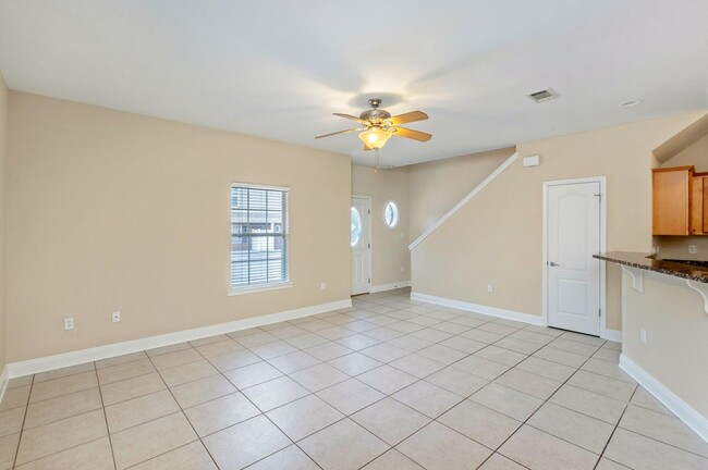 Building Photo - 532 Maple Ave