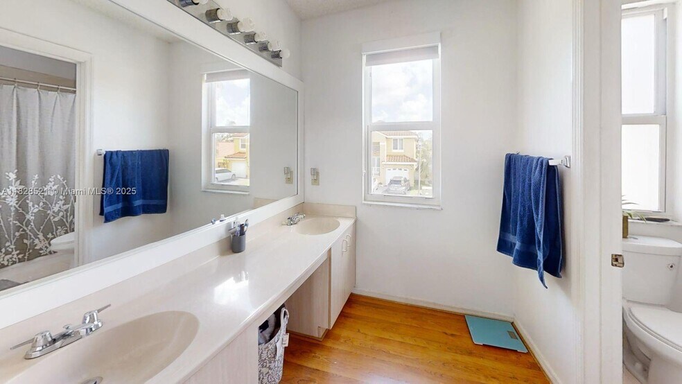 Building Photo - 8422 SW 44th Pl