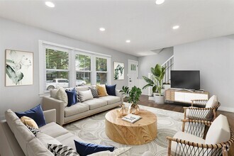 Building Photo - Awesome Renovated OP House