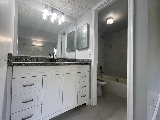Building Photo - 10169 Twin Lakes Dr
