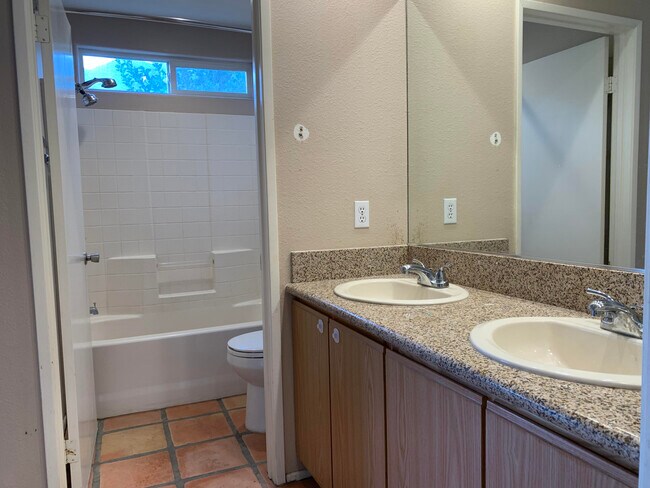 Building Photo - 53385 Avenida Rubio
