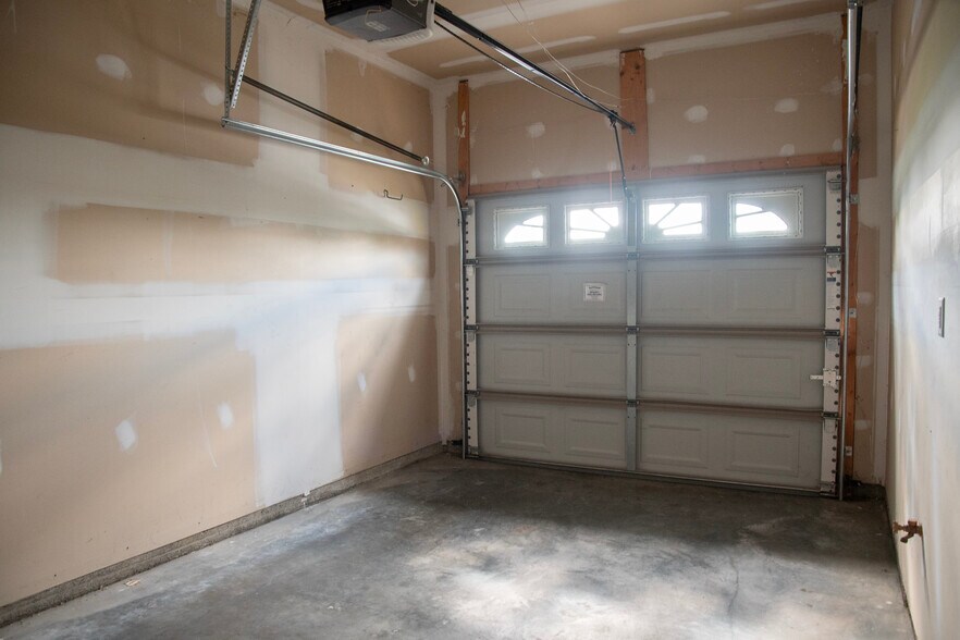 Building Photo - 6 Parkview Ter